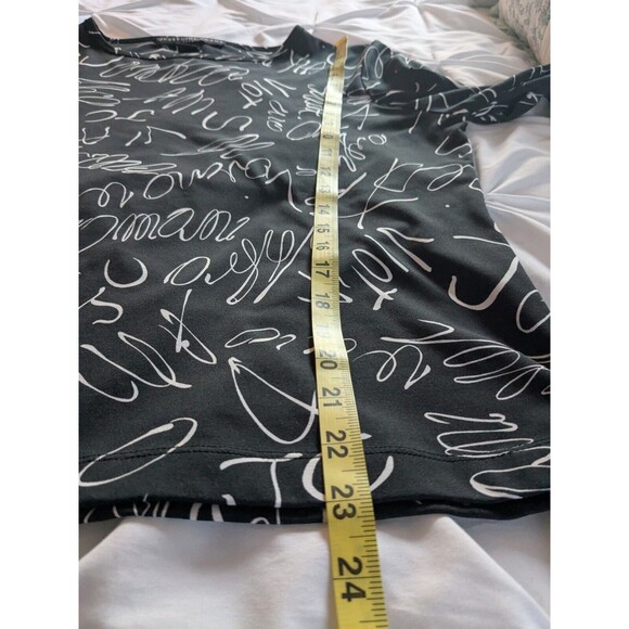 Josephine Chaus Studio Top Womens M Blouse Black White Script Graffiti Pullover - Picture 12 of 12